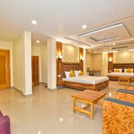 Hotel Pine View # 5 Star Feeling Atithi Devo Bhava # Near Cricket stadium 5 km# VPO, Sudher Dharamshala, hotel in Dharamshala