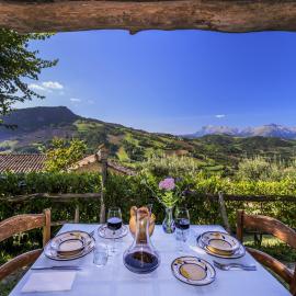 Gorgeous Apartment with Pool near Sibillini Mountains