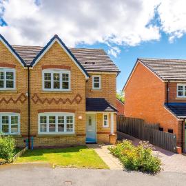 Long Term Stay 4 Bed 3 Bath & Parking Wrexham