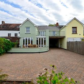 Stylish 3-Bed in Historic Caerleon-GardenParking Pass The Keys