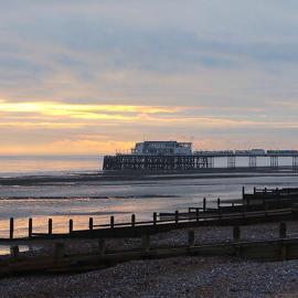 Central Worthing, seafront ,balcony flat, hotel in Worthing