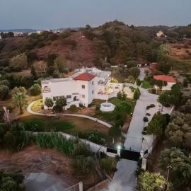 Adama Luxury Villa, hotel in Kremasti