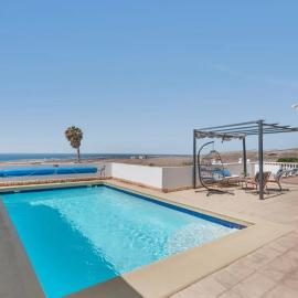 Casa Aurora Private Villa with Heated Pool, hotel en Güime
