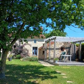 Cersay में, होटल Lavender House - Traditional & charming stone home