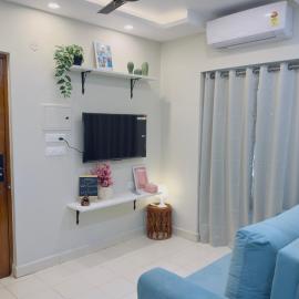 The Candolim House - Premium 1BHK Suite with Pool near Candolim-Calangute Beach, hotell i Candolim