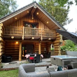 the loghouse, Hotel in Aalter