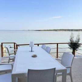 Aussergewöhnlicher Ferienunterkunft direkt am Meer bei Novigrad