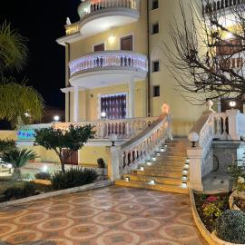 Villa Nicole House - Apartments & Suite