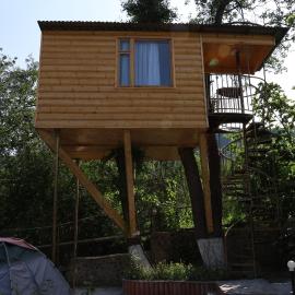 Tree House & Camping Goris
