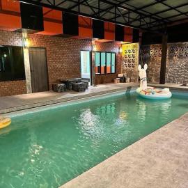 นิวพีเคซี รีสอร์ต, hotel u gradu 'Prakhon Chai'