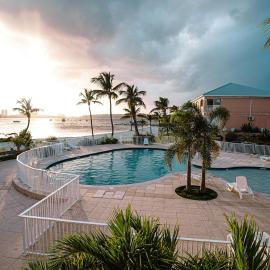 Wonderful cozy studio sea view - swimming pool, Hotel in Baie Nettle