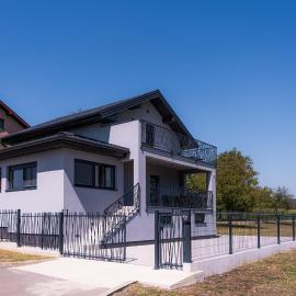 Modern Home with Spa & Jacuzzi near Korana River by Destination GREEN Croatia, hotel u gradu Gornji Velemerić
