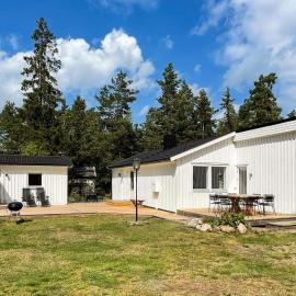 4 star holiday home in Mönsterås-By Traum, hotel v destinácii Mönsterås