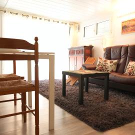 La Songe Ailée - Uriage - Proche Grenoble et Chamrousse - T2 avec terrasse - Jusqu'à 2 personnes - Cure Thermale - Idéal Déplacements professionnels, hotel in Saint-Martin-d'Uriage
