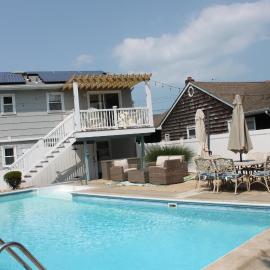 Gorgeous beach house with large pool & private beach, just 3 blocks away!!, hotel a Point Pleasant Beach