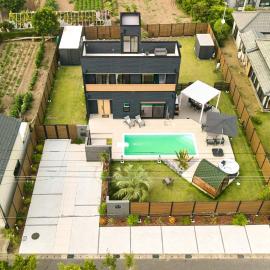 Color Bee Villa 99 海の見える貸別荘,プライベートプール, サウナ, ジャグチ,ドッグラン,BBQ付き – hotel w mieście Shirako