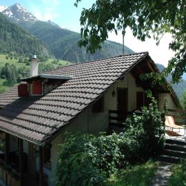 Viesnīca Charming Chalet Near Trails pilsētā Mörel