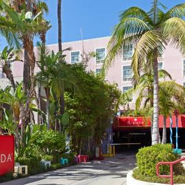 Ramada Plaza by Wyndham West Hollywood Hotel & Suites، فندق في لوس أنجلوس