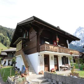 Chalet in Lenk near Simmen Falls, khách sạn ở Lenk