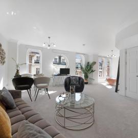 3 Bedroom Penthouse with Roof Terrace in Covent Garden