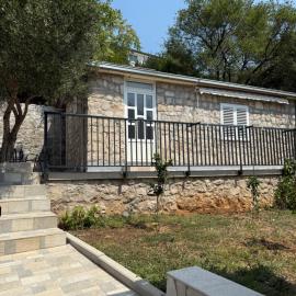 Apartments Vidovic -Lara, Hotel in Trpanj
