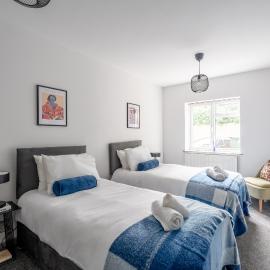 Chalfont Contractor Accommodation, Sleeps 5, Parking & WiFi, hotel in Chalfont Saint Peter