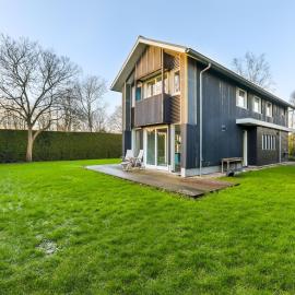 Family House in Grou near Water Sports, hotel u gradu Grou