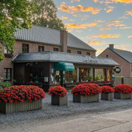 Logis Hôtel Le Menobu、ティユーのホテル