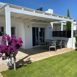 Beach Villa 4-Enjoy, hotel a Makris Gialos