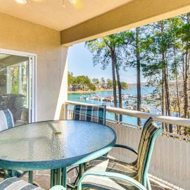 Boat, Golf & Swim: Keowee Key Condo w/ Lake Views, hotel in Salem
