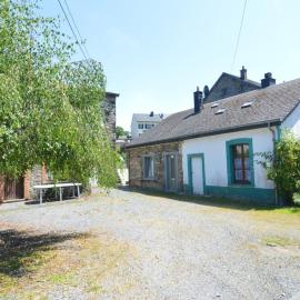 Cozy Cottage Near River, отель в Але