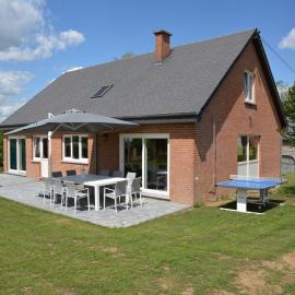 Modern villa in Rochefort close to the horses, hotel a Wavrielle