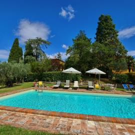 Farmhouse in Todi with Pool & Theater Nearby, hotel din Chioano