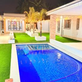 Nexus Luxury Lodge, hotel i Springs