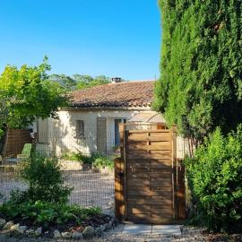 Gîte Le Verger Paisible, viešbutis mieste Malemort-du-Comtat