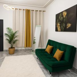 Brand New Royals Retreat 2BR 3BA, hotel sa Oyarifa