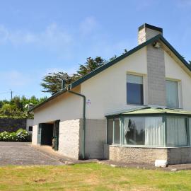 Luxury VILLA CAMÉLIA. Mountains, golf, horses, levada walks.