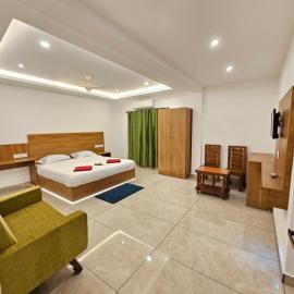 Rolax Tourist home, hotel u gradu Tekadi