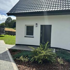 Dom wypoczynkowy Leśny Zakątek 1 nad jeziorem, hotel en Gościno