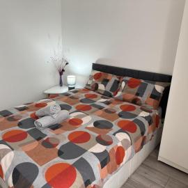 Epsom High Street Apartment 3