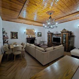 Guri Imperium, hotel in Krujë