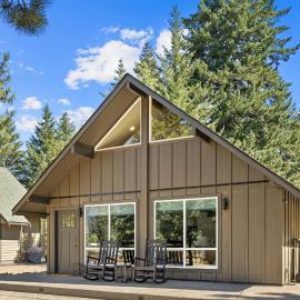 Creekside Haven, a modern mountain escape – hotel w mieście Cle Elum