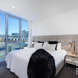 Stylish 2BR Condo Docklands Waterfront, hotel di Melbourne
