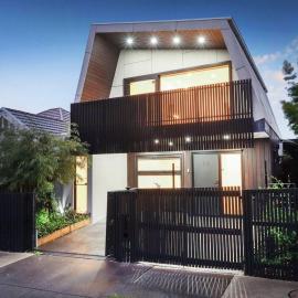 Stylish 2BR with Balcony Views - Heart of Yarraville: Melbourne şehrinde bir otel