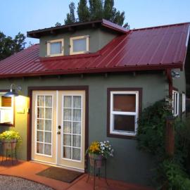 Bogie's Bungalow-Hot Tub, Downtown, 2nd Bathroom