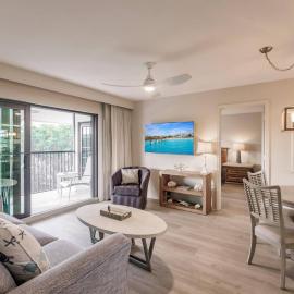 Park Shore Resort Deluxe Condo Top FloorBLDG F 339