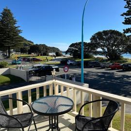 Classic Kiwi Beachfront Bach, Hotel in Mount Maunganui