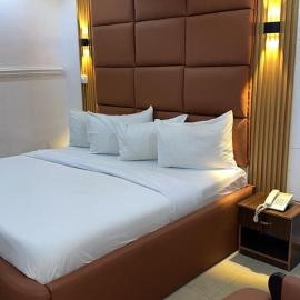 Quarters Inn & Suites Ikeja, מלון באיקג'ה