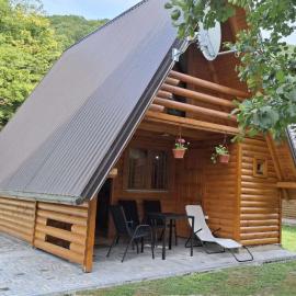 Green Una Wooden House