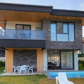 Villa Cesur C4 Özel Havuzlu، فندق في دالامان